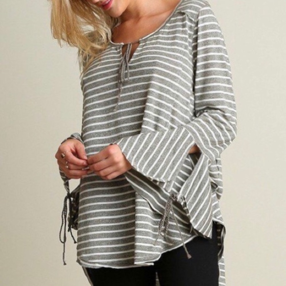 UMGEE GRAY & WHITE STRIPED BELL SLEEVE TOP